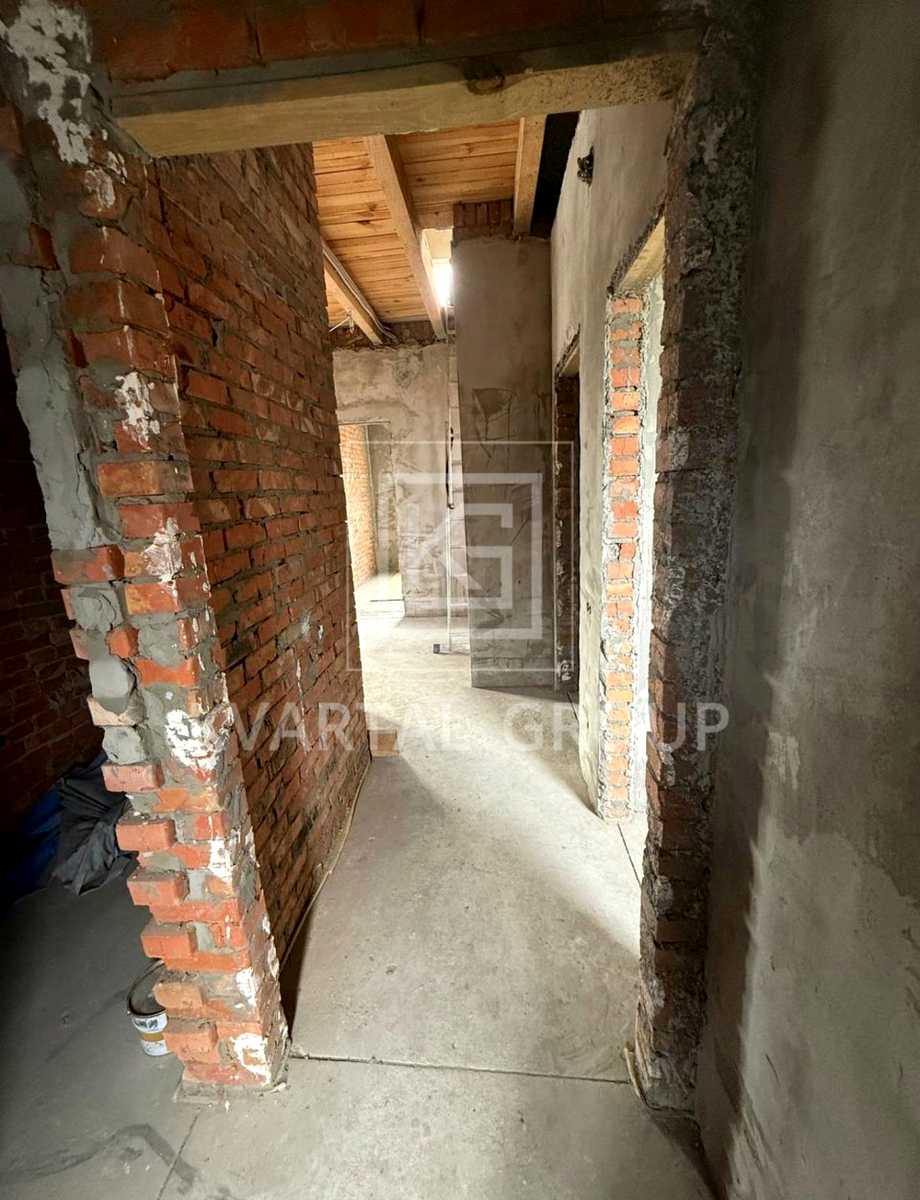 1869678104434456