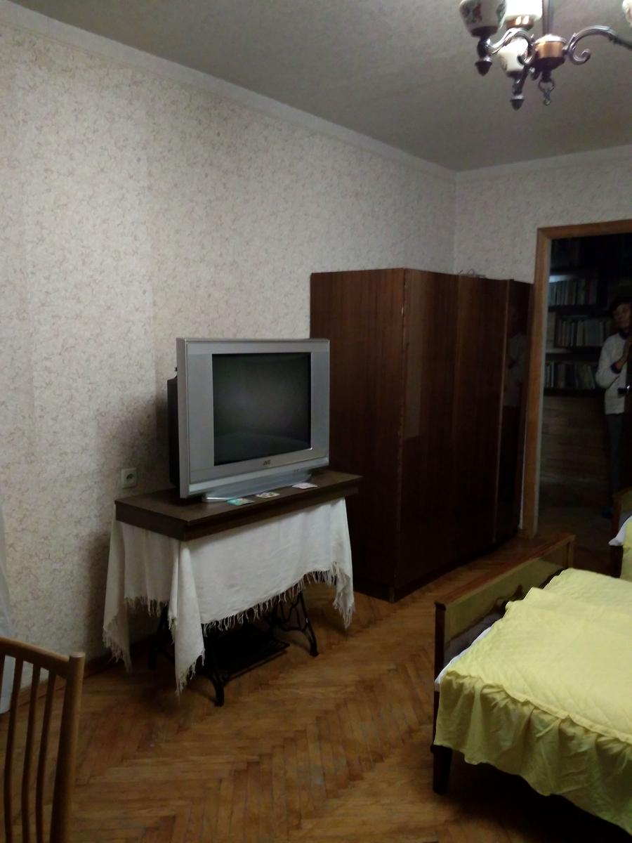 1869681155541636