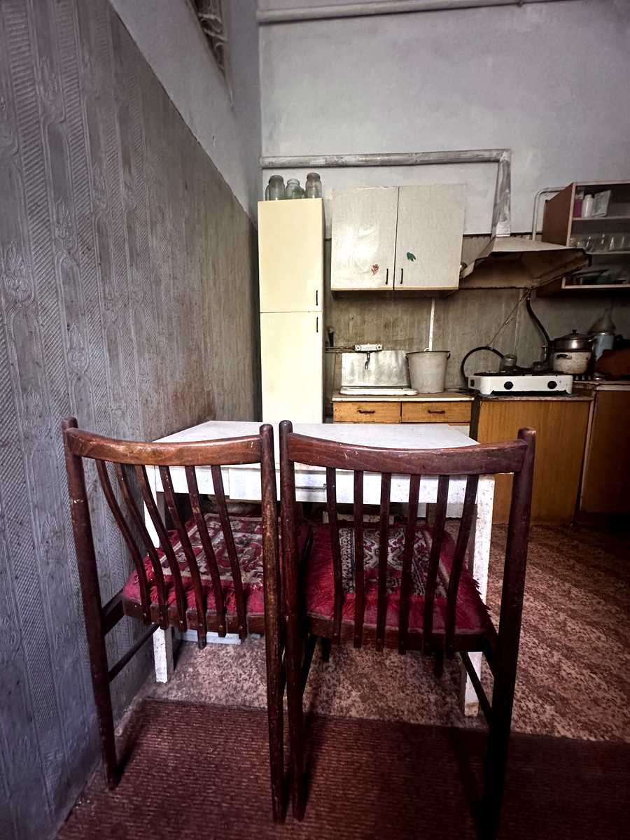 1869683288744320