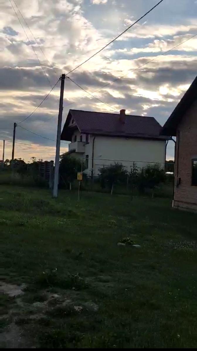 1869683657414460