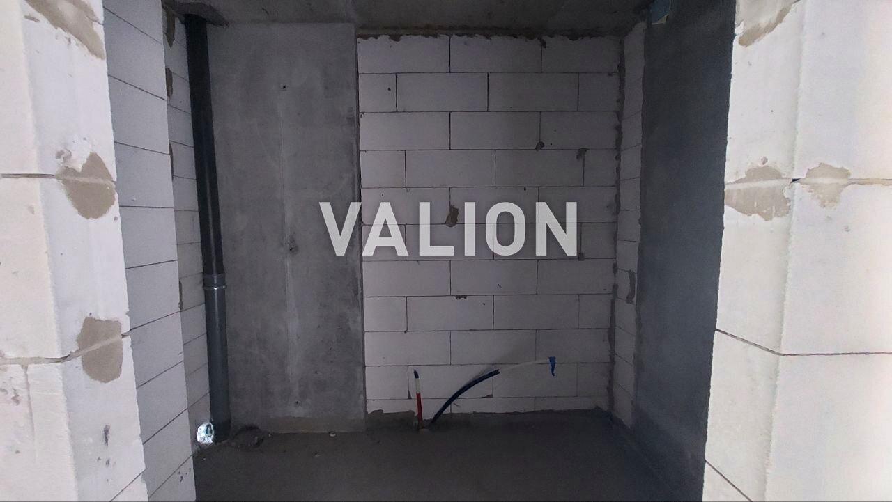 1869684183319105
