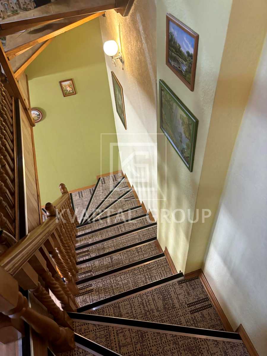 1869684437243681
