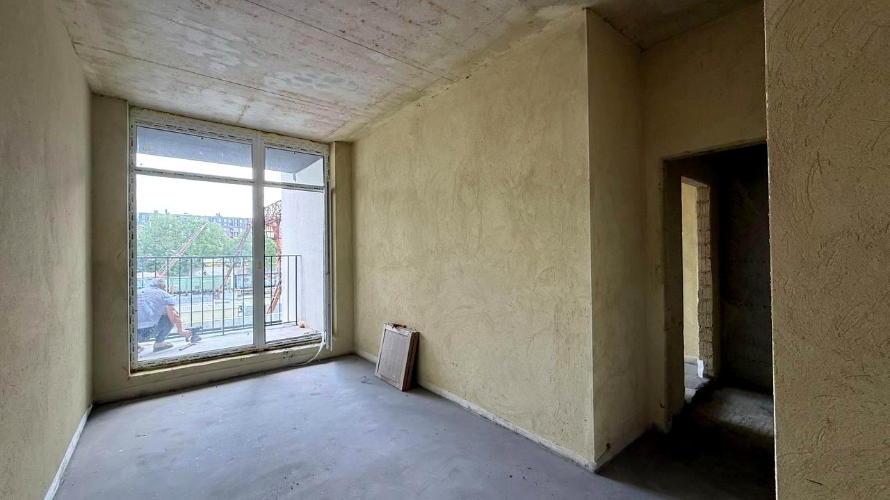 1869686009183468