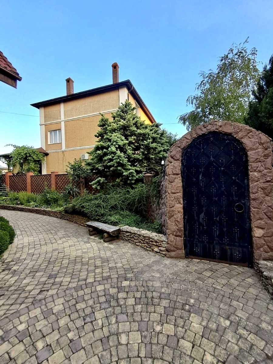 1869686197853534