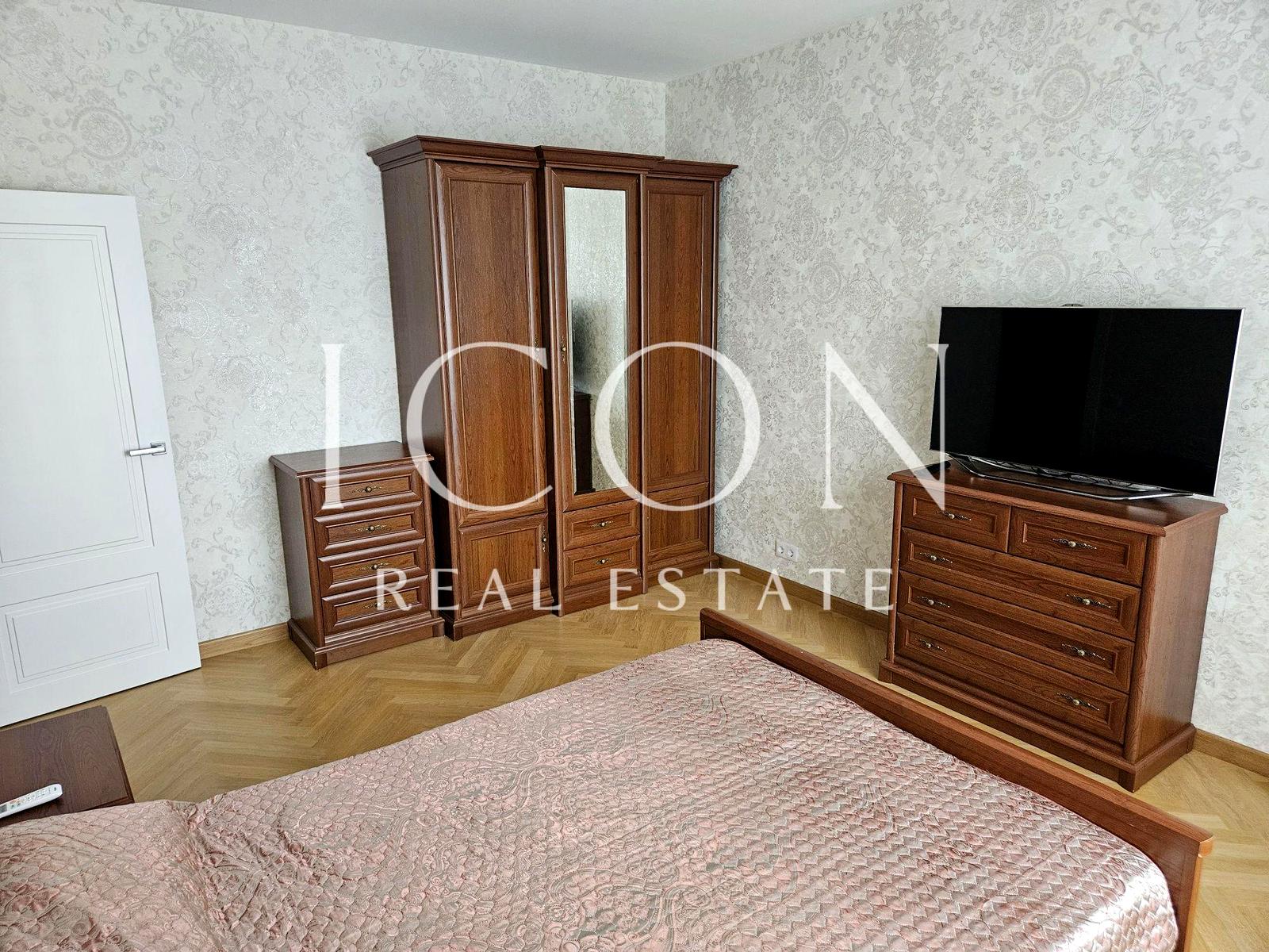 1869691906585950