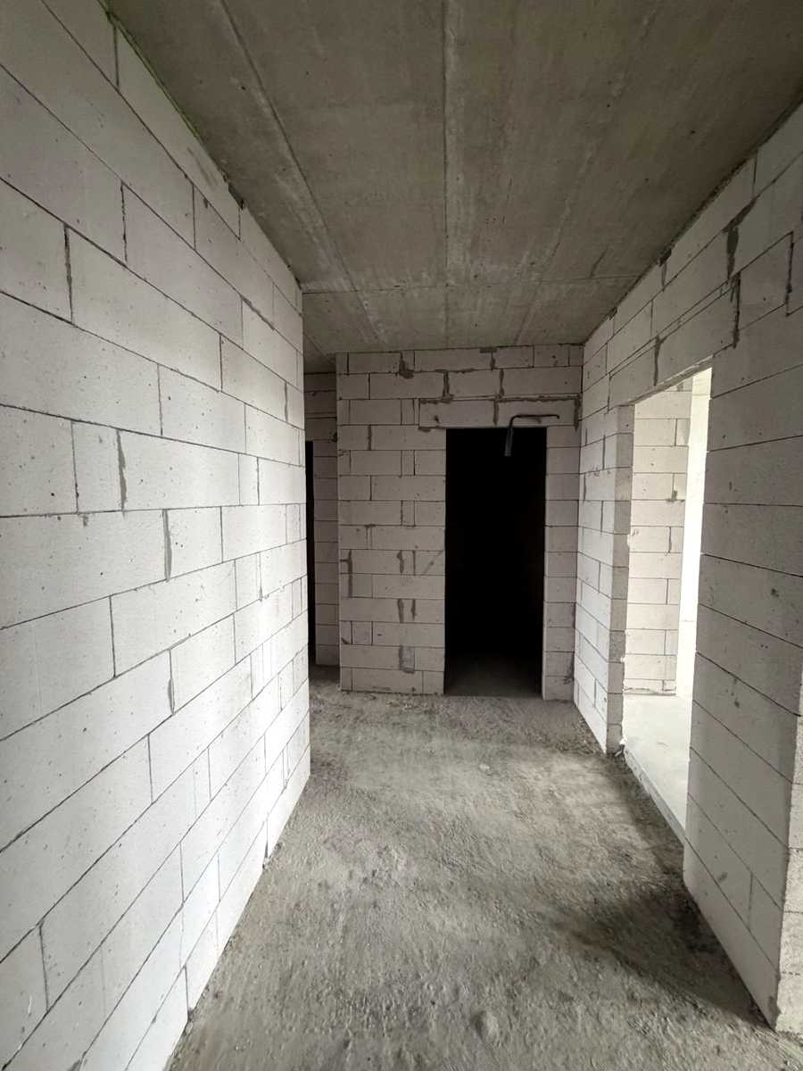 1869692843698811