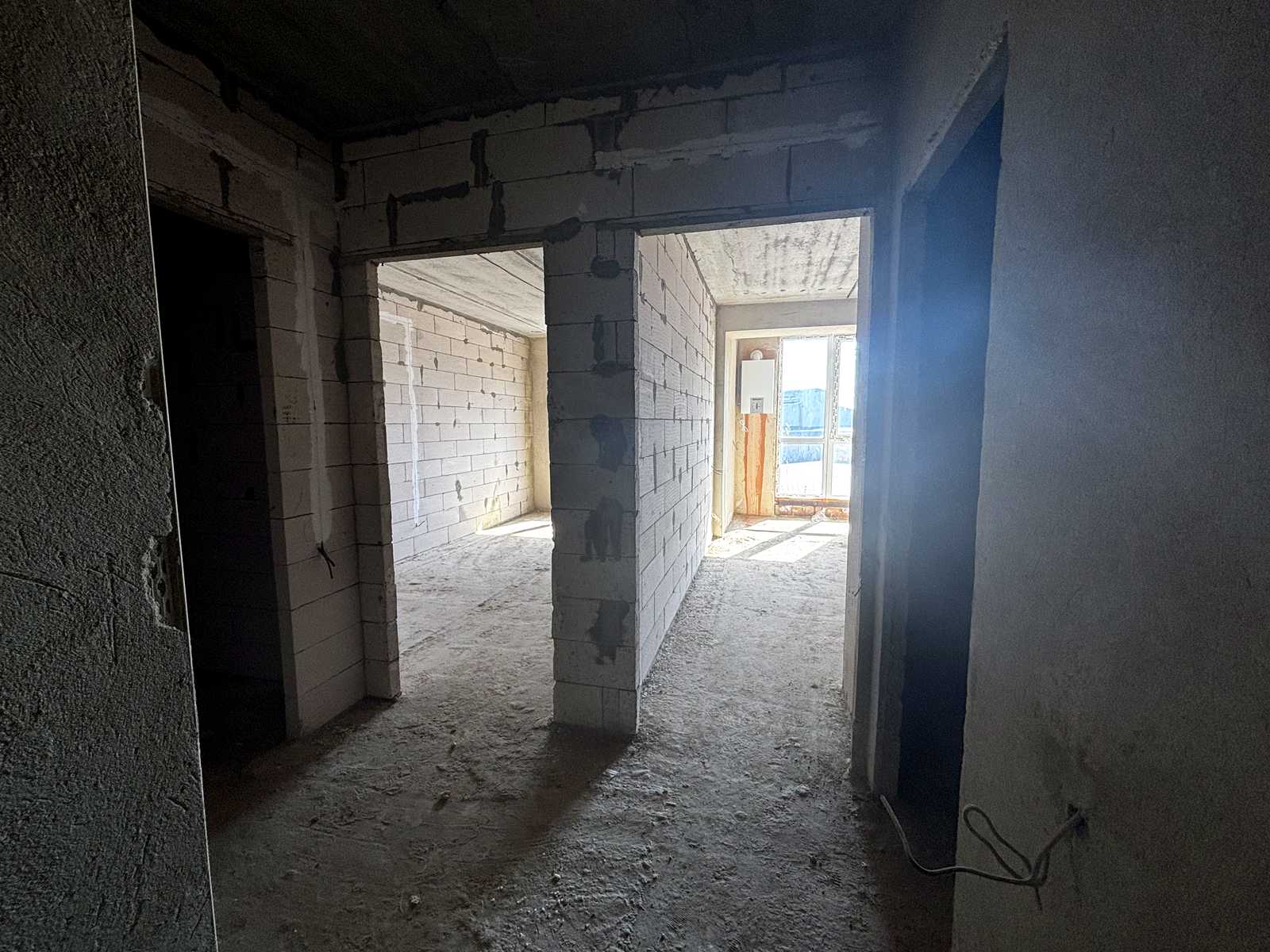 1869694515173892