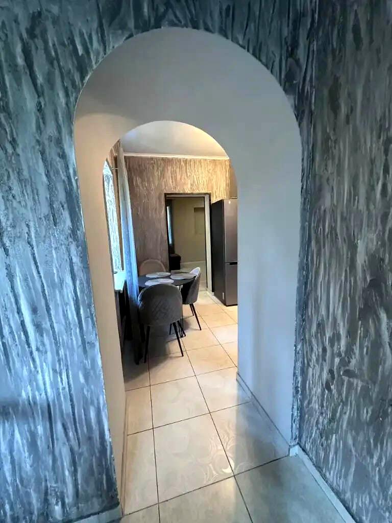 1869694770679700