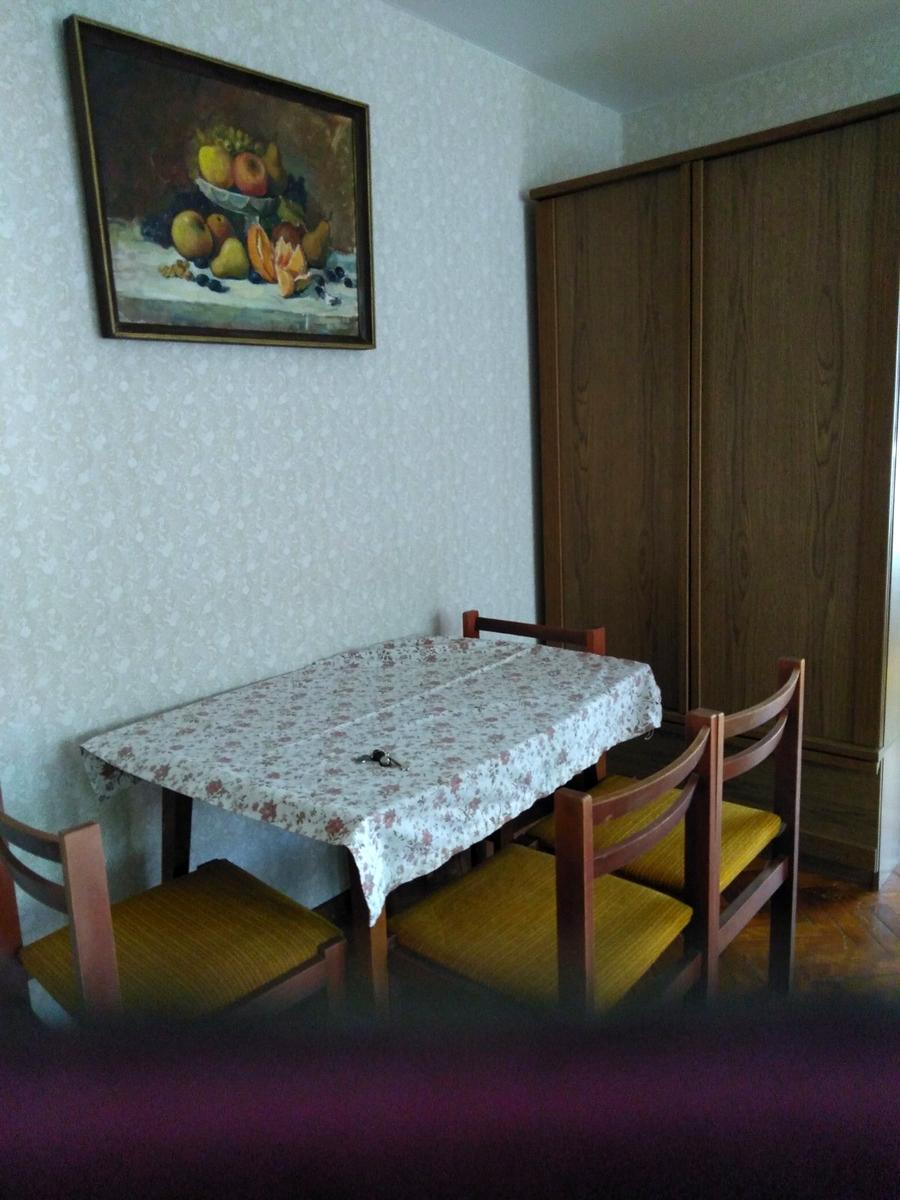 1869695422968306