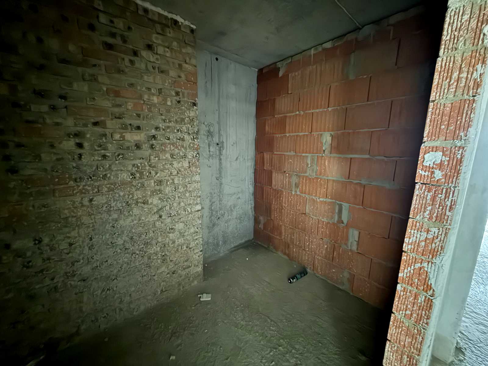 1869698622381191