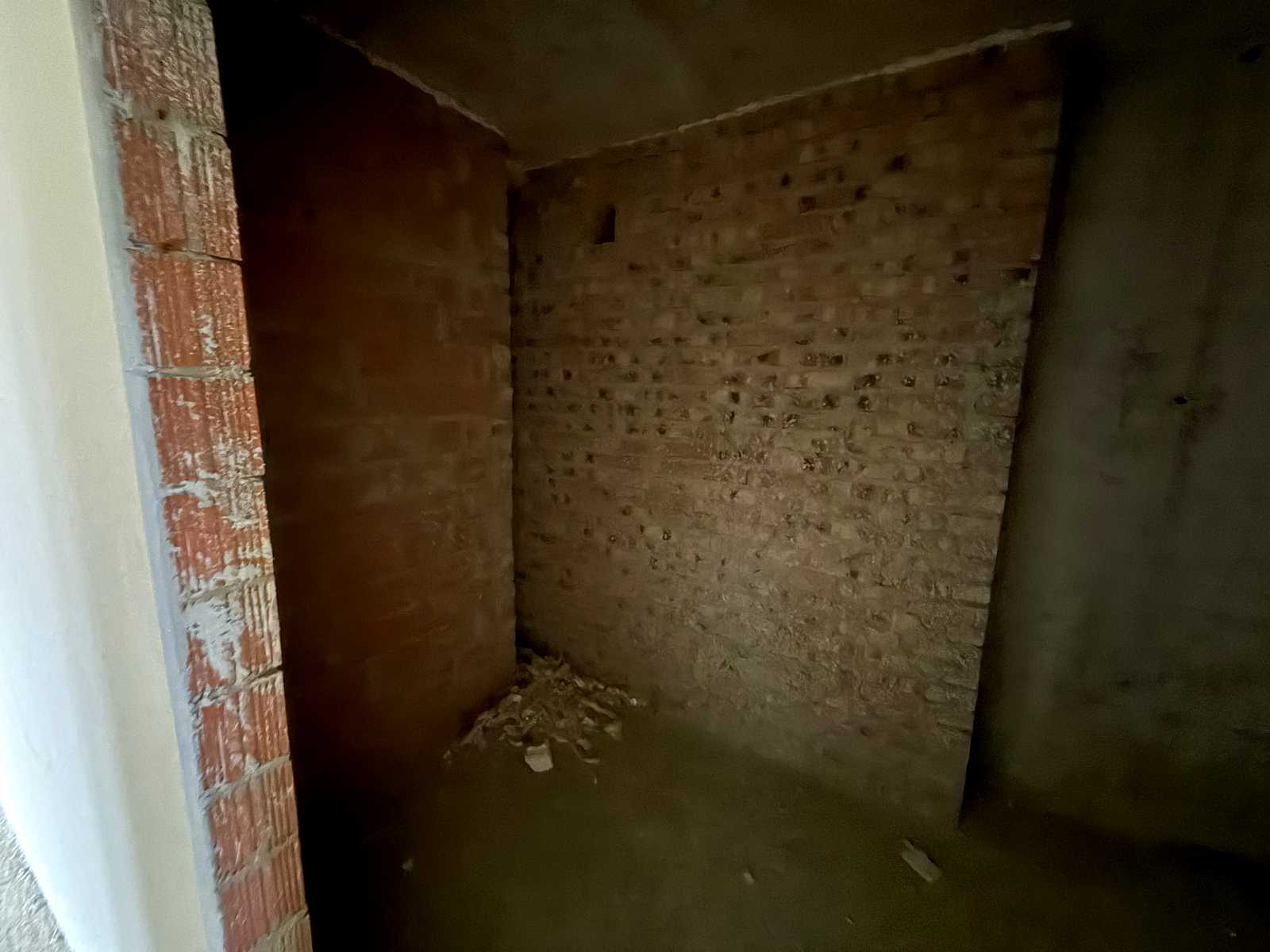 1869698622525953
