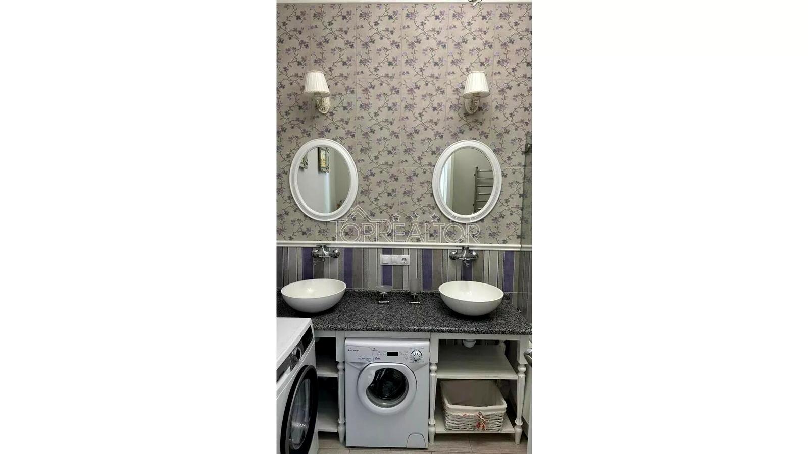 1869699653455889