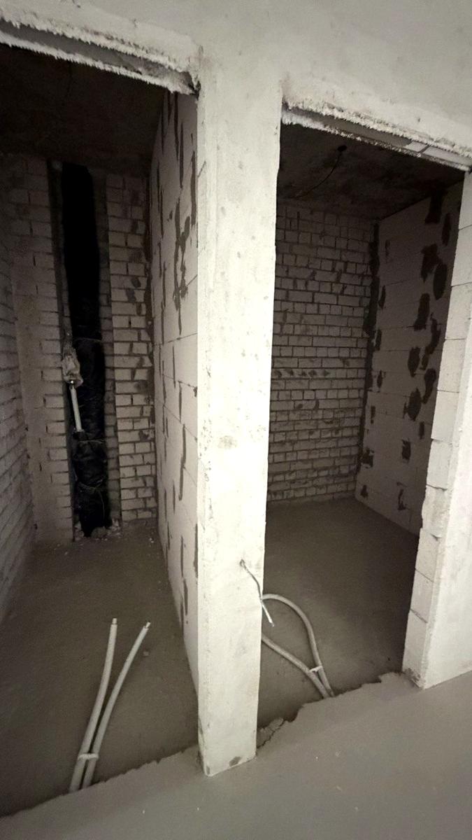 1869700032383749