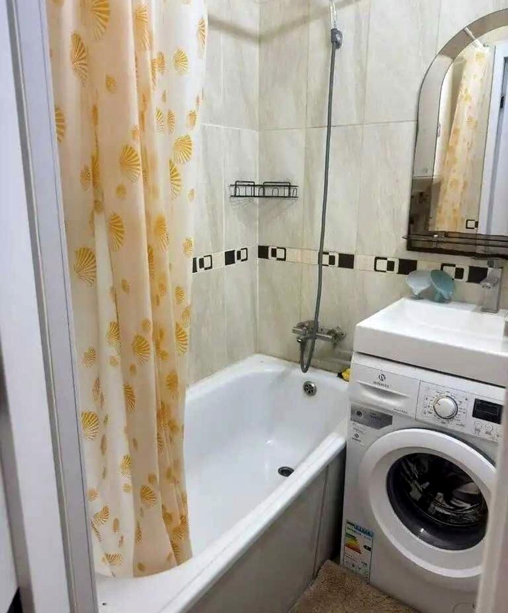 1869700158218791