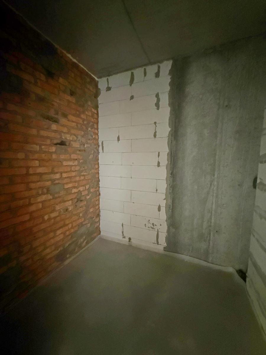 1869700565738377