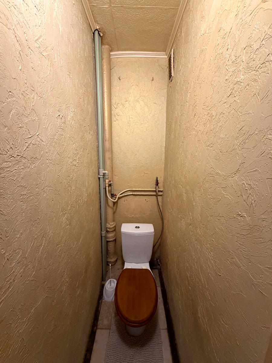 1869700776833629