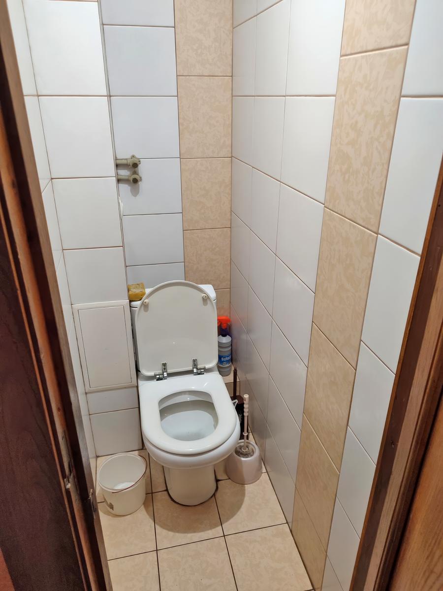 1869703636669951