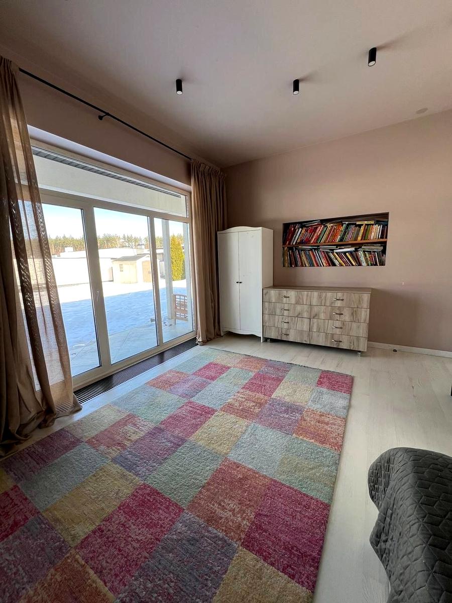 1869703742238306