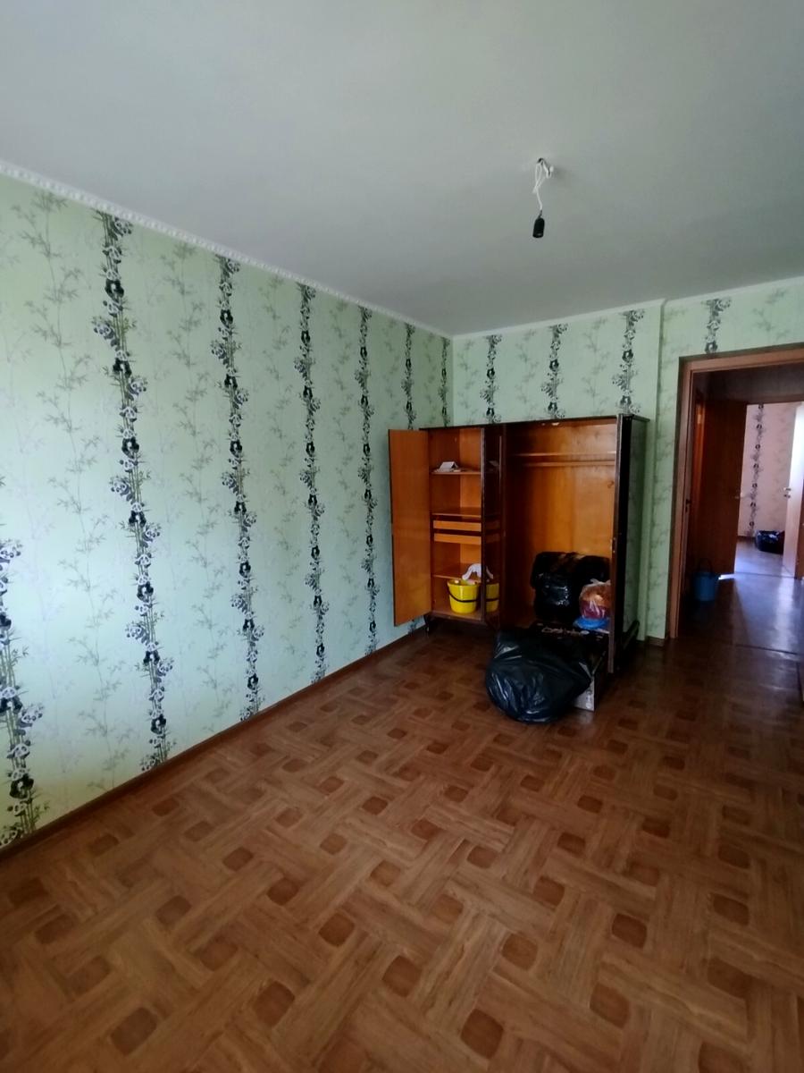 1869706759179391