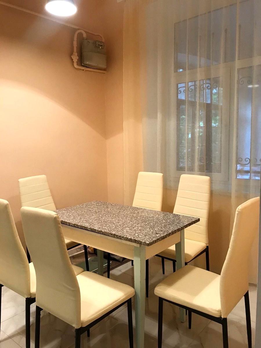 1869712401272807