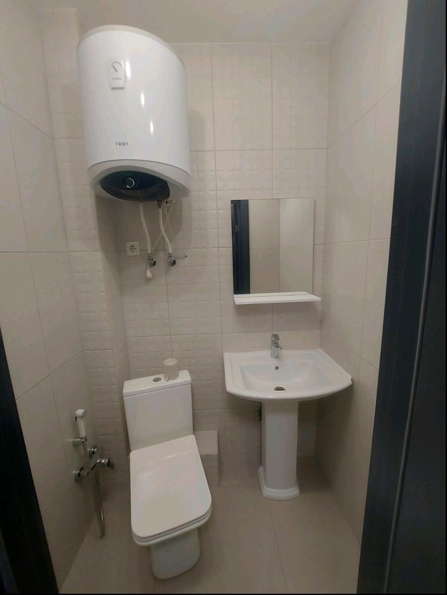 1869764468011907