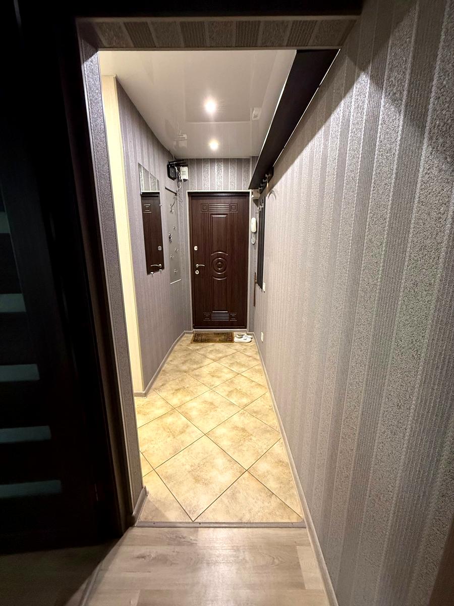 1869764710957087