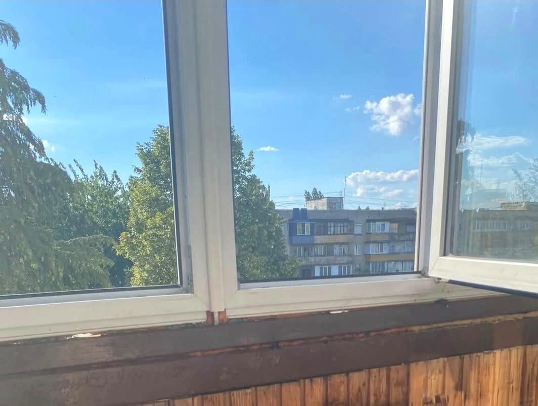 1869767996152891