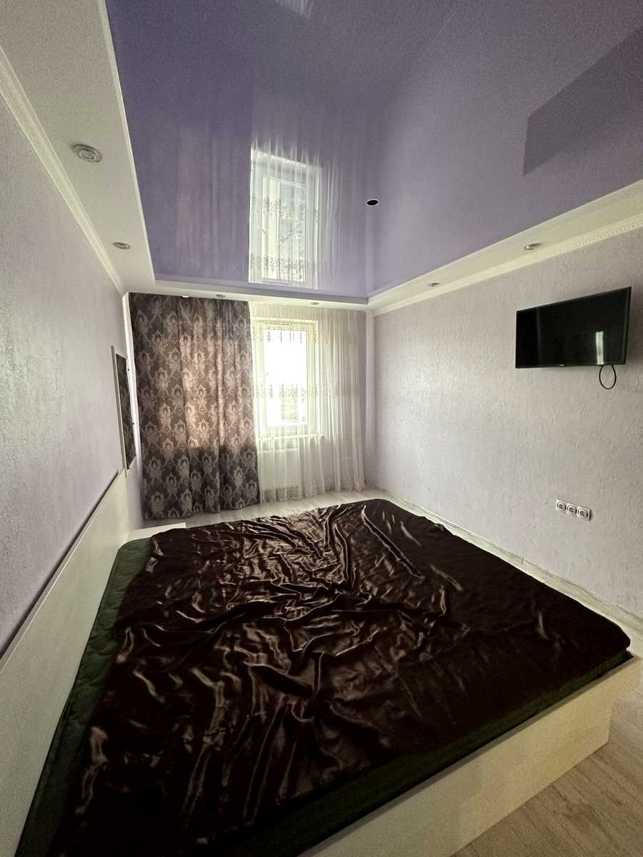1869771676304380