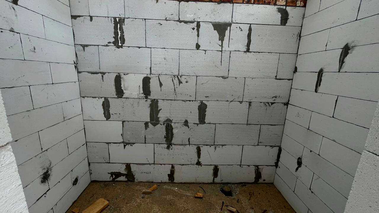 1869777672171133
