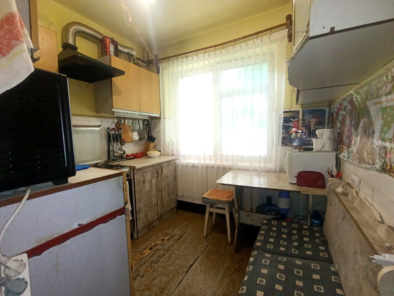 1869780311733888