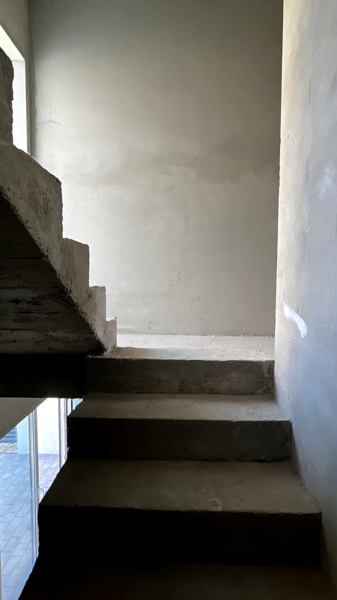 1869782452093247