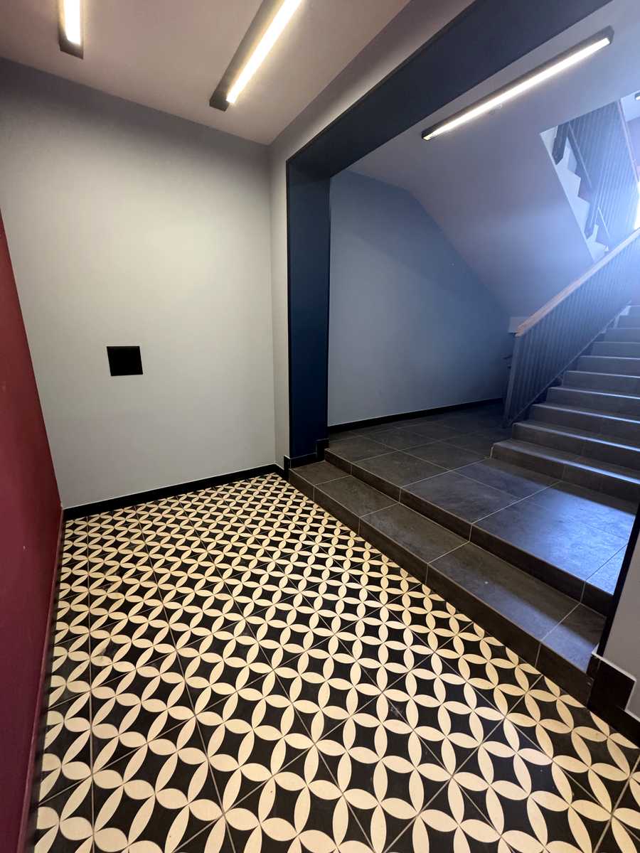 1869785084637318