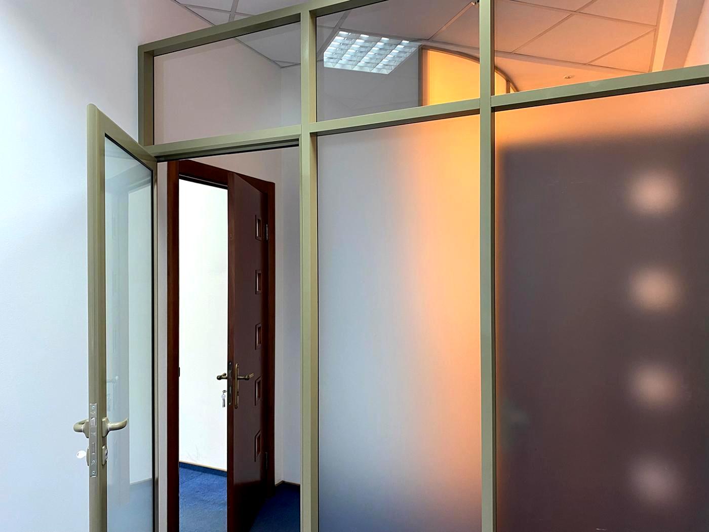 1869790385217412