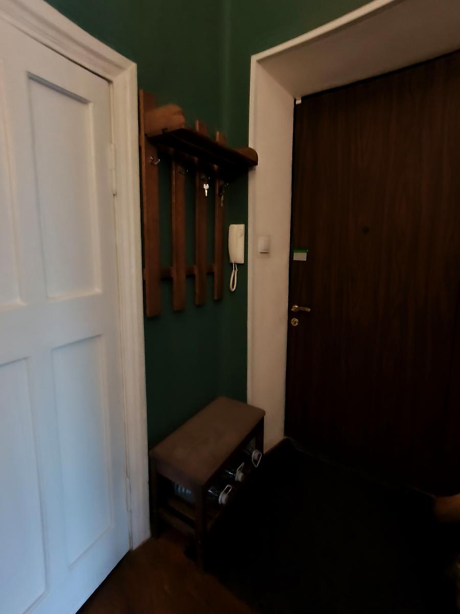 1869790389665285