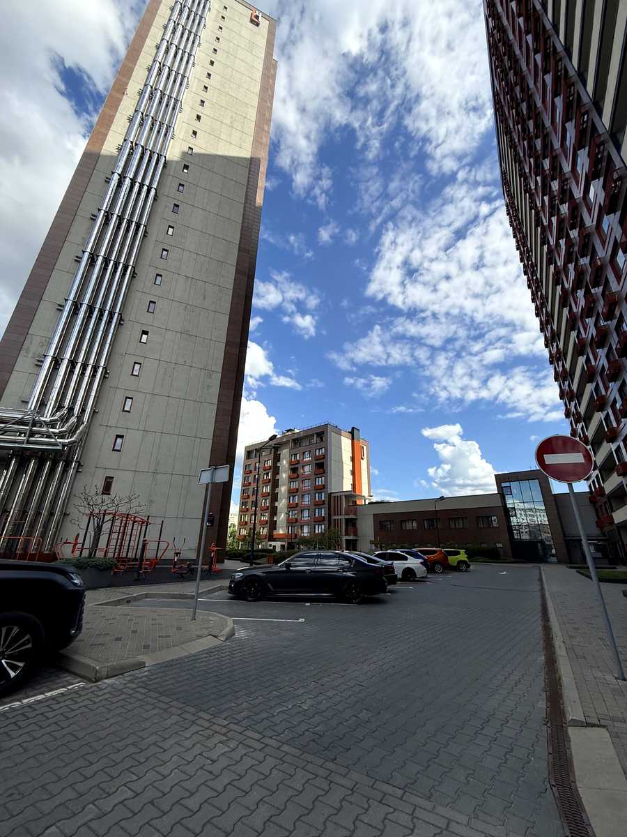 1869793320685208