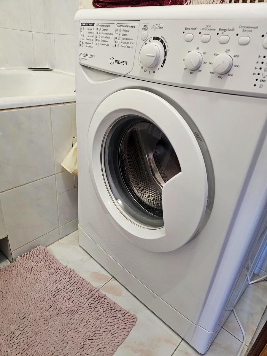 1869796925693119