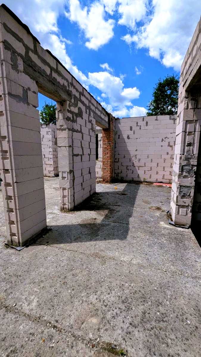 1869798426017189