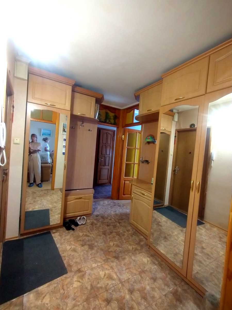 1869799429540363