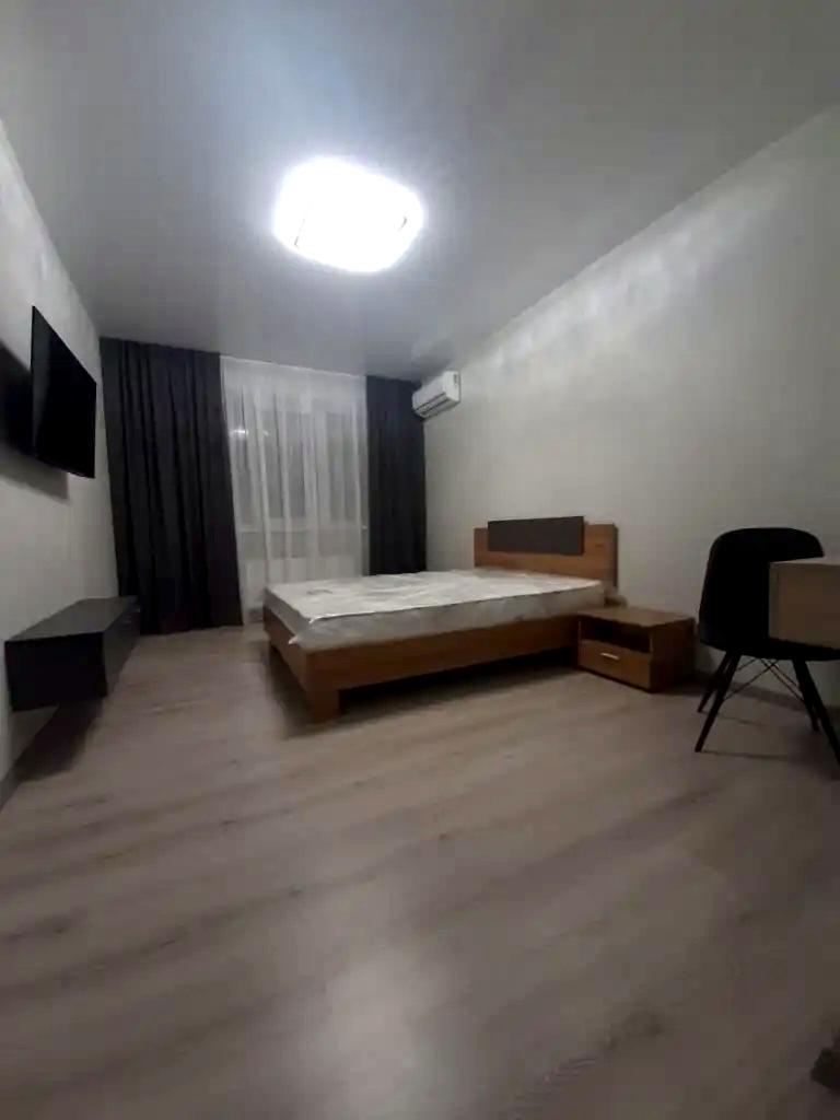 1869808662118619
