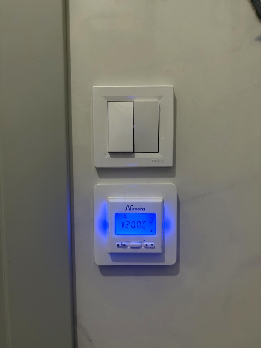 1869811476225832