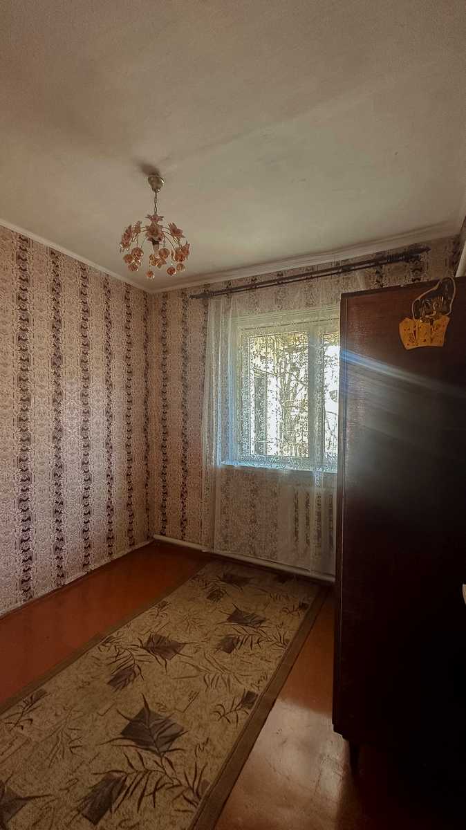 1869816790007453