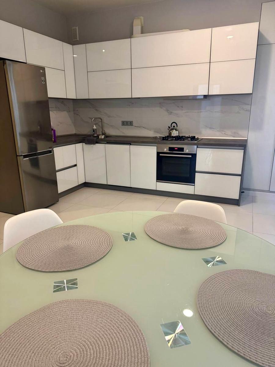 1869845574172405