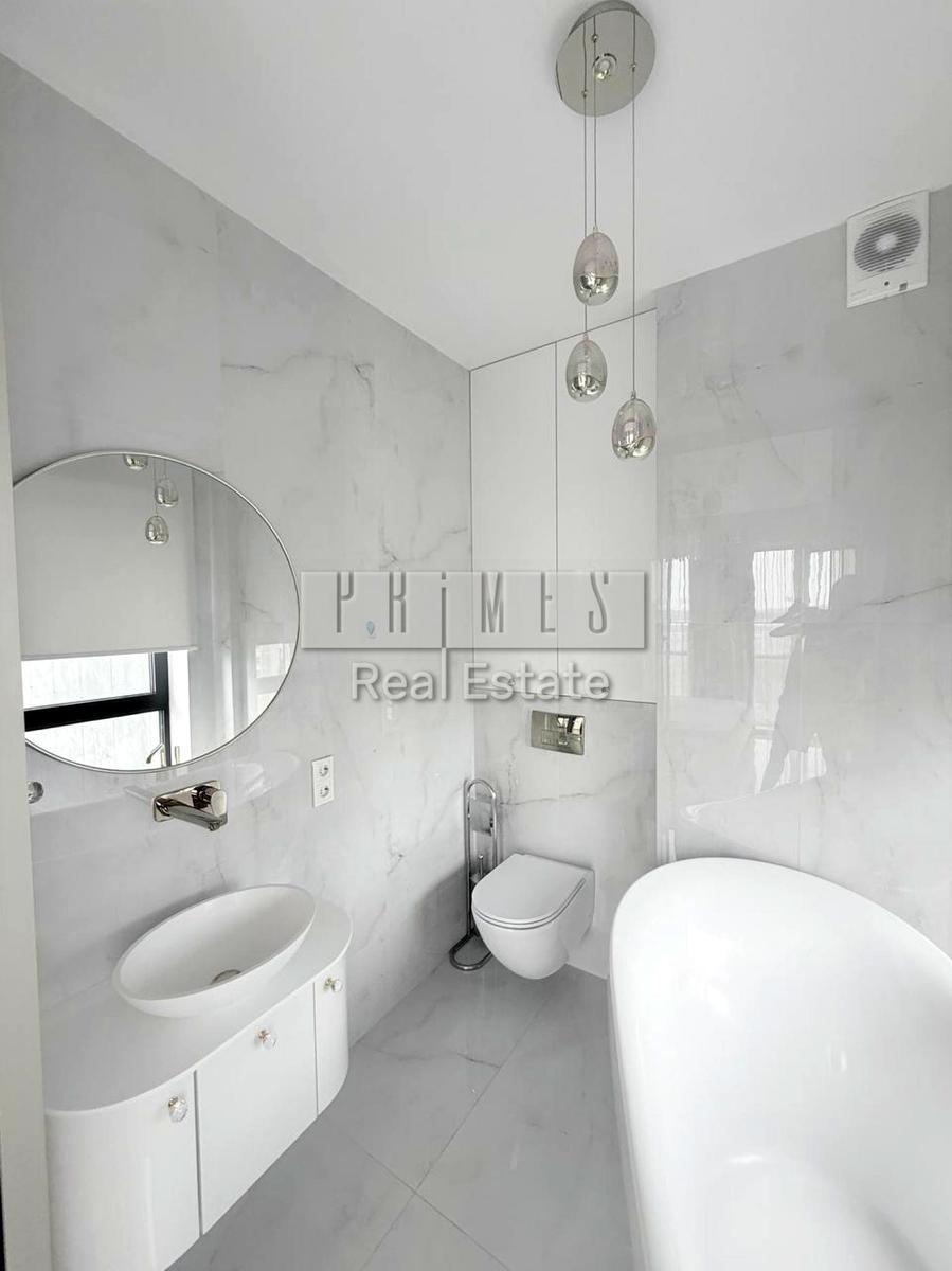 1869861746370217