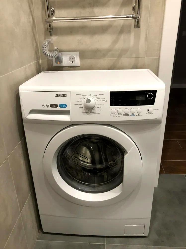 1869865240634451