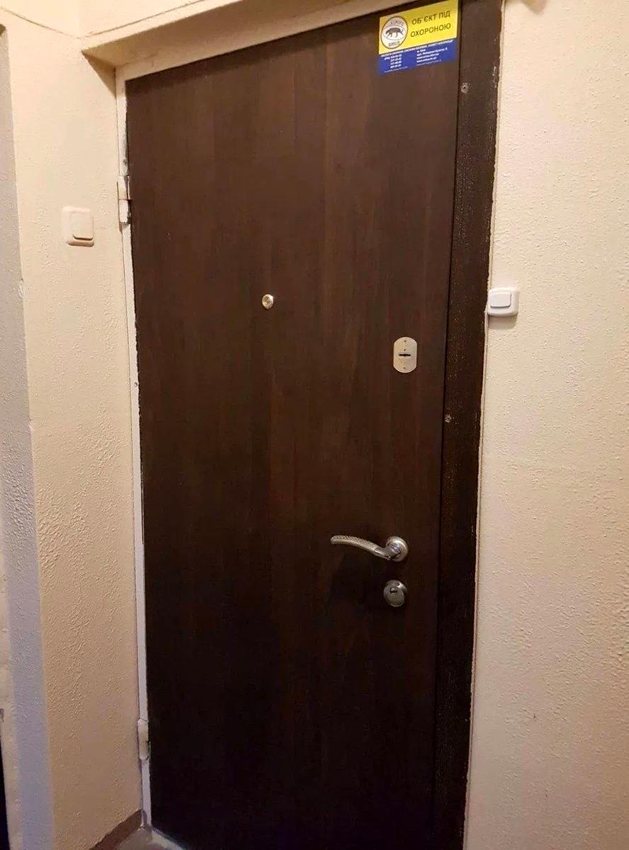 1869865990080575