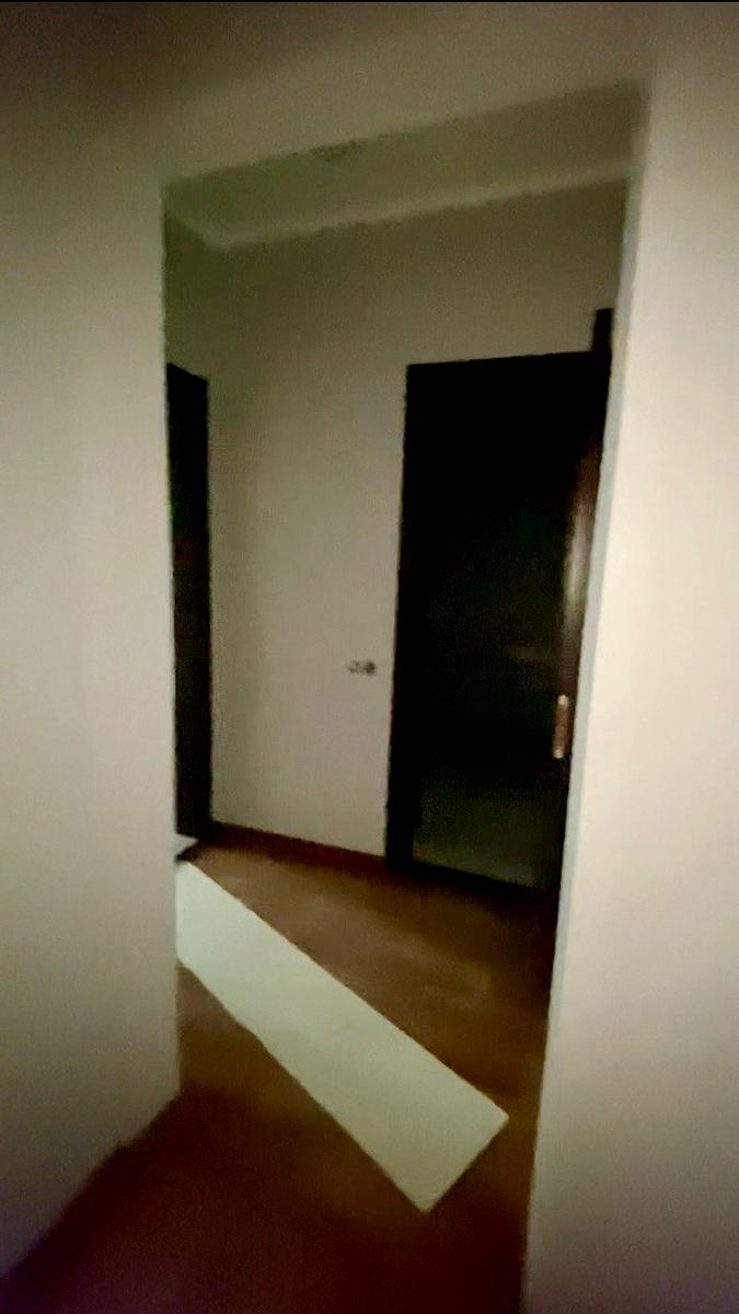 1869869853352867