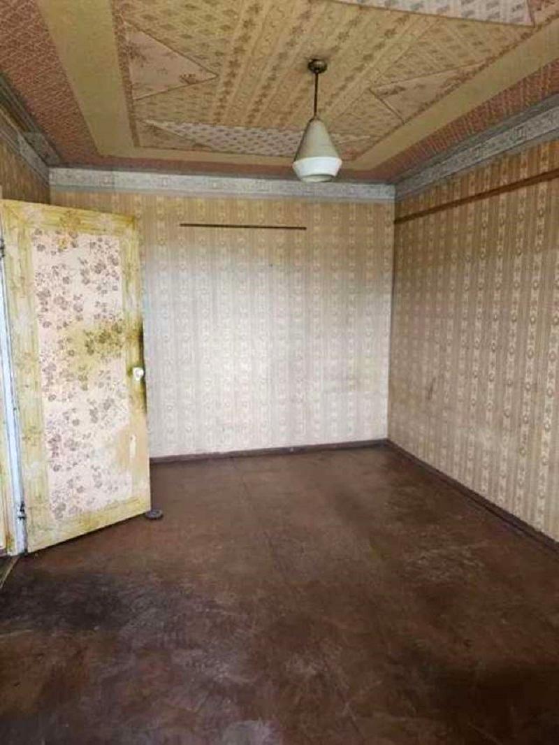 1869875782297389