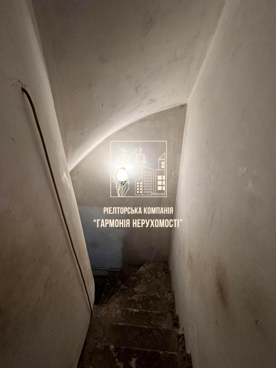 1869890910793313