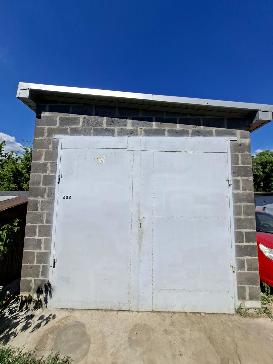 1869896351687390