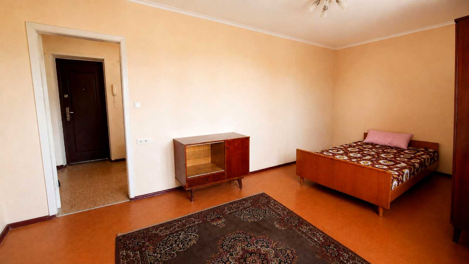 1869898543366319